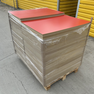 Płyta HDF 3mm 920x600 - CZERWONA paleta 600 szt