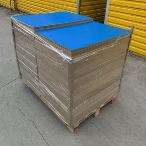 Płyta HDF 3mm 920x600 - NIEBIESKI  paleta 600 szt